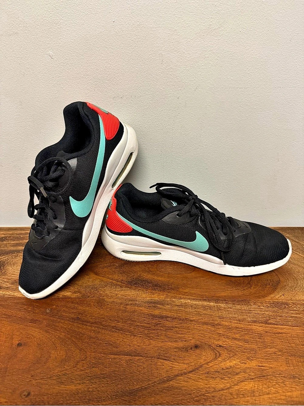 Nike Air Max Sneakers Black & White US 8.5
